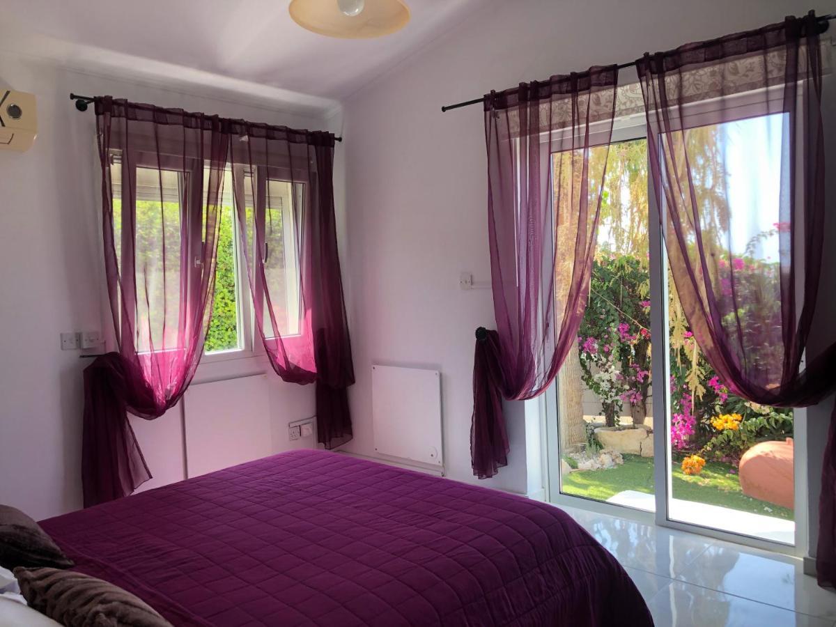 Villa Neyla Four Bedroom Coral Bay Beach Front Екстериор снимка