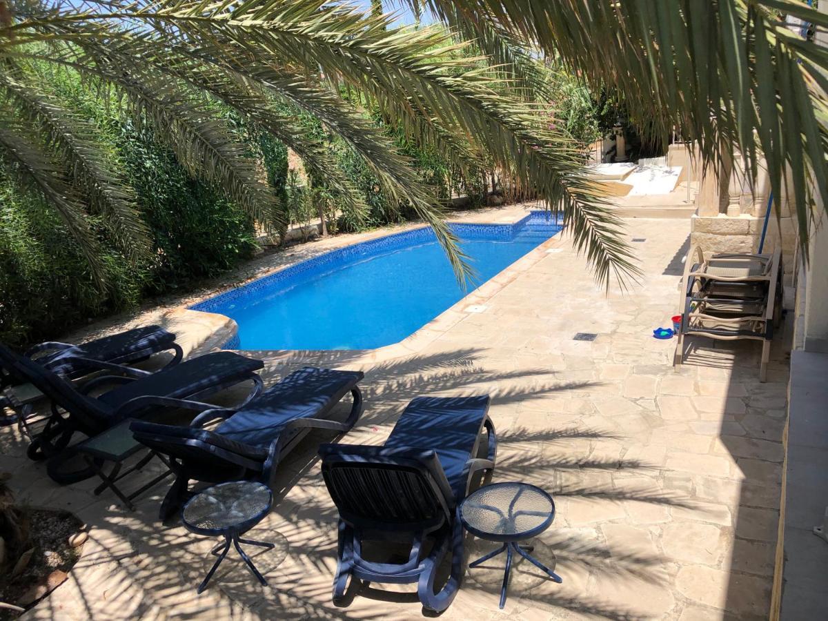 Villa Neyla Four Bedroom Coral Bay Beach Front Екстериор снимка