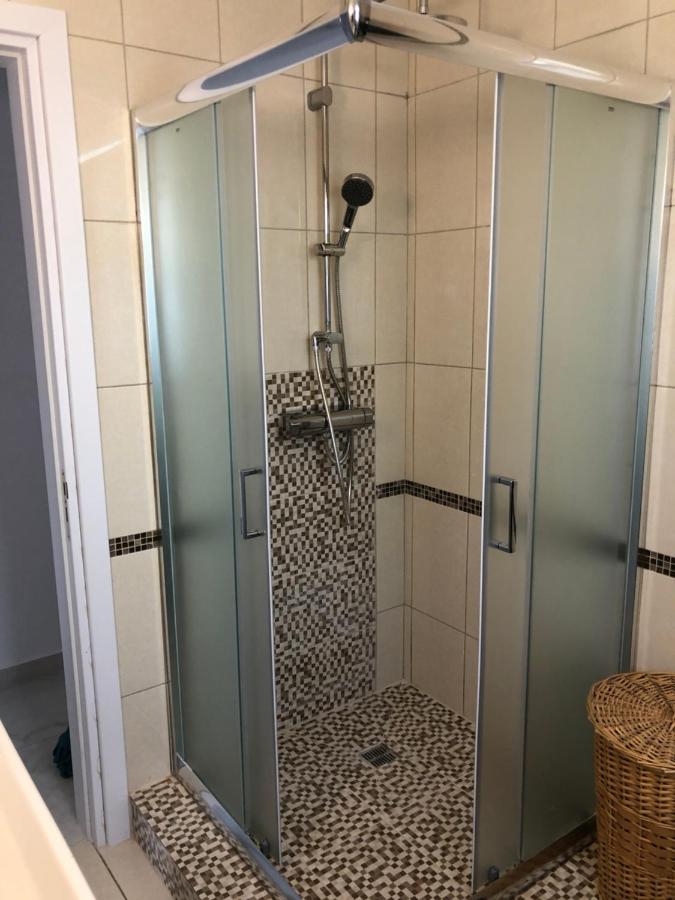 Villa Neyla Four Bedroom Coral Bay Beach Front Екстериор снимка