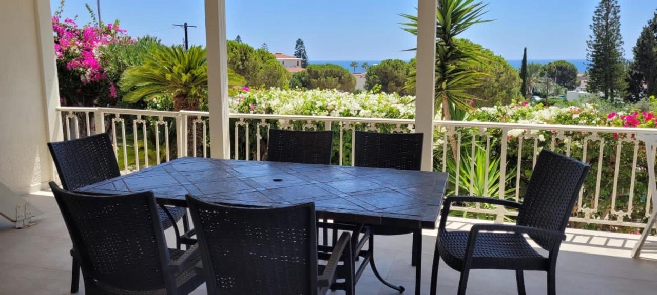 Villa Neyla Four Bedroom Coral Bay Beach Front Екстериор снимка