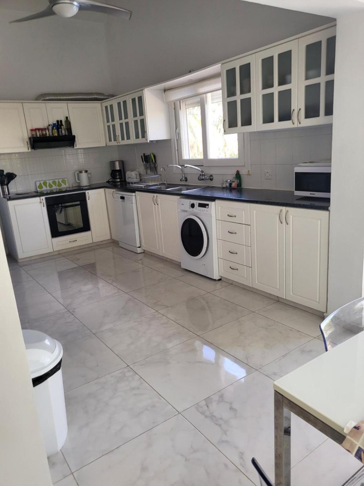 Villa Neyla Four Bedroom Coral Bay Beach Front Екстериор снимка