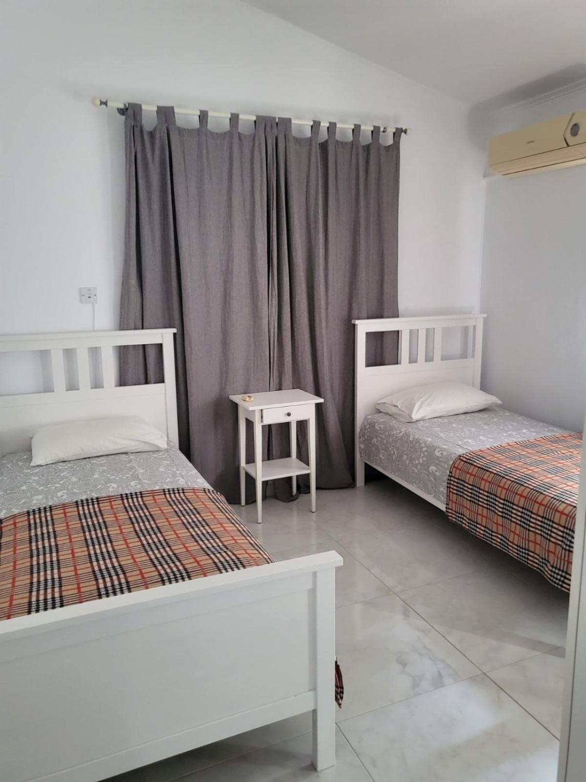 Villa Neyla Four Bedroom Coral Bay Beach Front Екстериор снимка