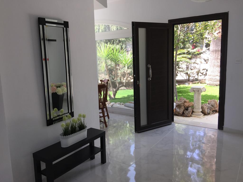 Villa Neyla Four Bedroom Coral Bay Beach Front Екстериор снимка