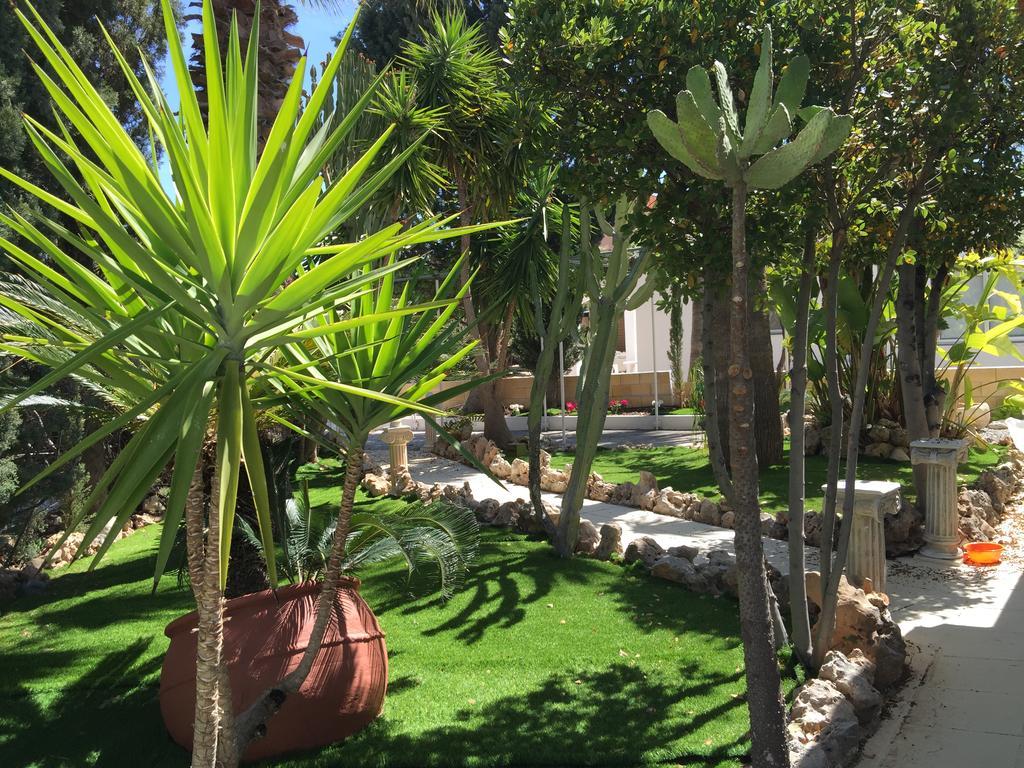 Villa Neyla Four Bedroom Coral Bay Beach Front Екстериор снимка