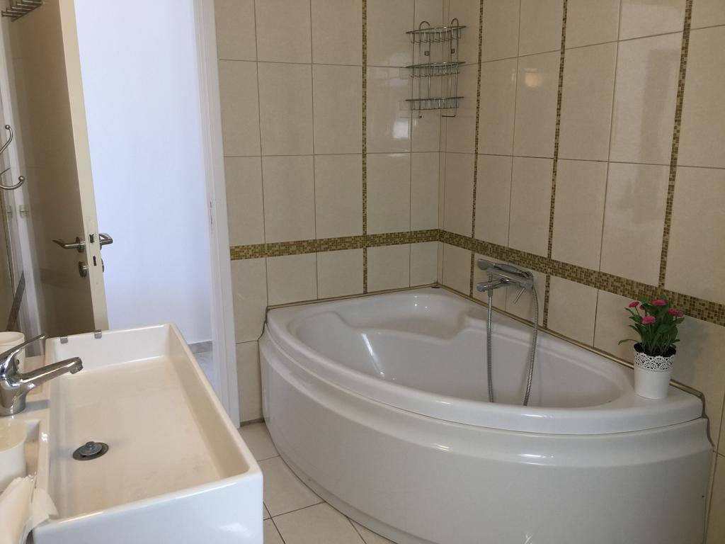 Villa Neyla Four Bedroom Coral Bay Beach Front Екстериор снимка