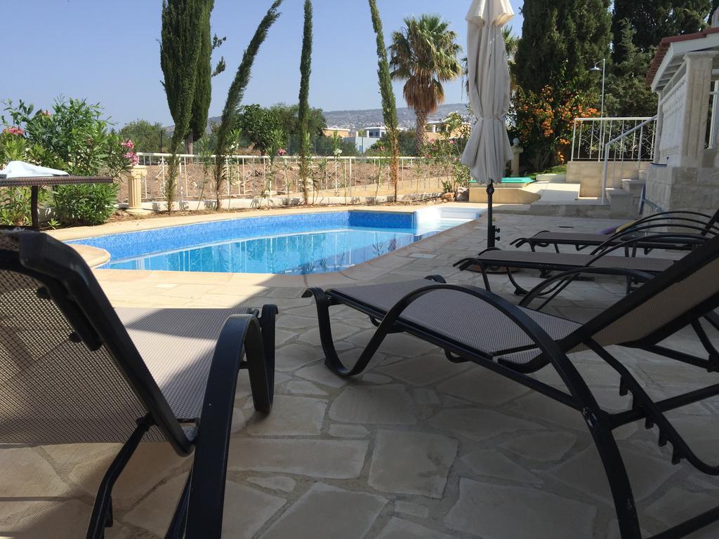 Villa Neyla Four Bedroom Coral Bay Beach Front Екстериор снимка